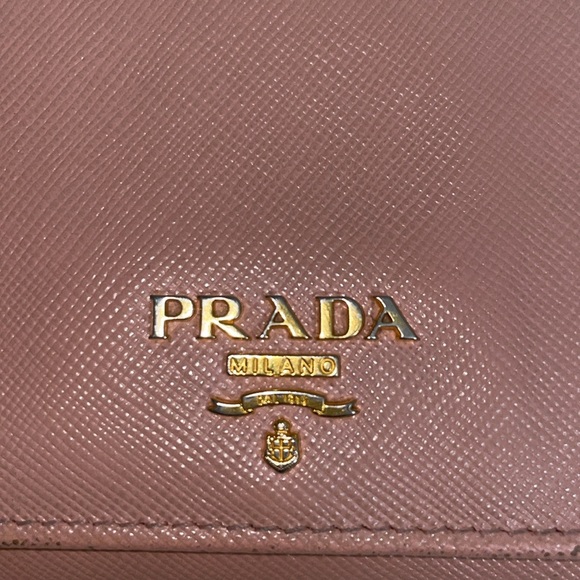 Authentic PRADA Milano pink long wallet saffiano leather with gold details. - Picture 3 of 13